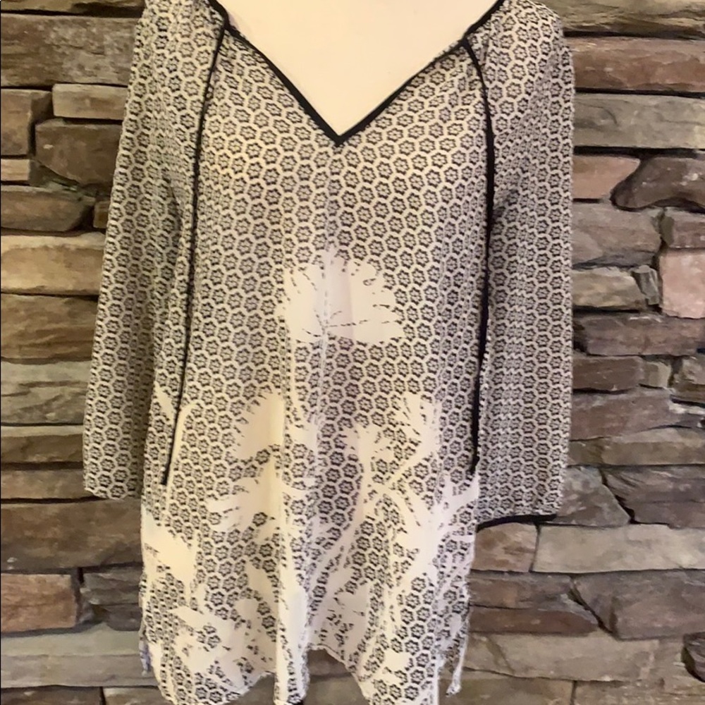 Ann Taylor black and white print top